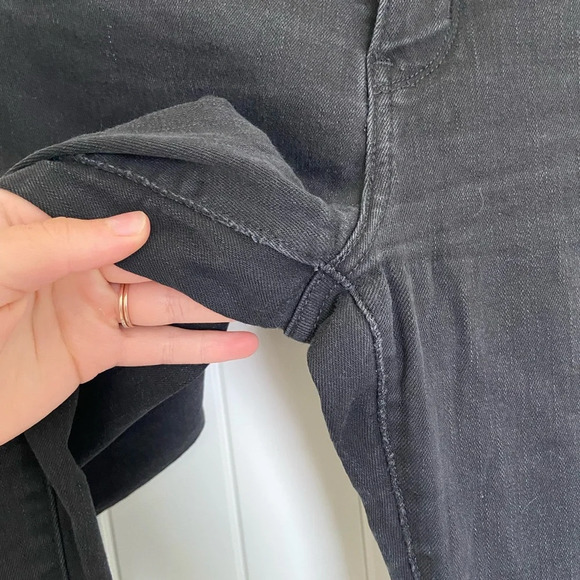 EUC | Levi’s 311 Shaping Skinny women’s black denim jeans — size 30 - Picture 3 of 9